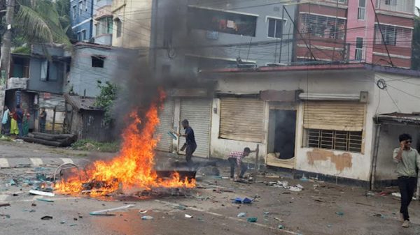 বরিশালে ওয়ার্ড আ.লীগের কার্যালয় ভাঙচুর, আসবাবপত্রে অগ্নিসংযোগ