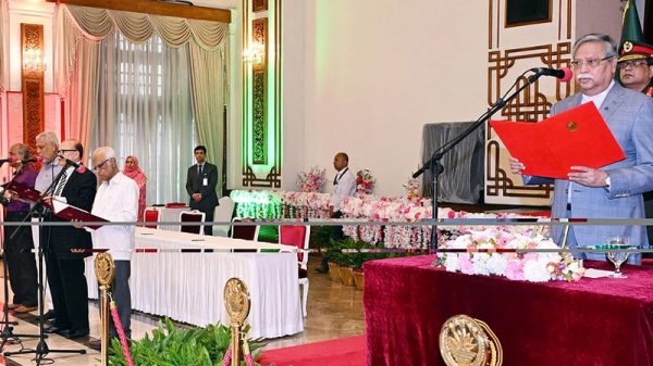 শপথ নিলেন অন্তর্বর্তীকালীন সরকারের নতুন ৪ উপদেষ্টা