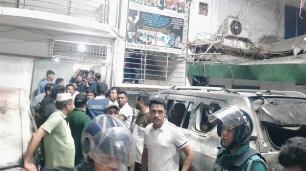 চট্টগ্রামে শিক্ষামন্ত্রীর বাসায় হামলা