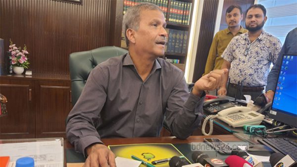 আওয়ামী লীগ নিষিদ্ধ করা সমীচীন হবে না : আসিফ নজরুল