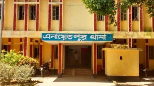 সিরাজগঞ্জে থানায় ঢুকে ১৩ পুলিশ সদস্যকে পিটিয়ে হত্যা