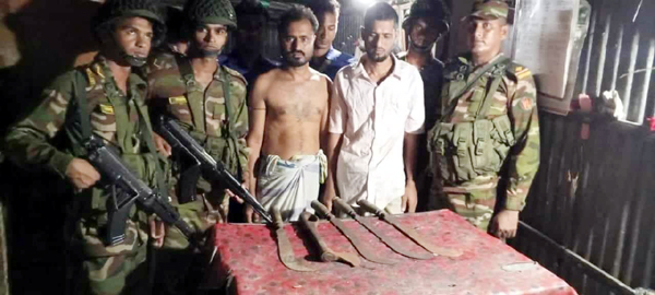 বাউফলে যৌথ বাহিনীর অভিযানে আটক-২