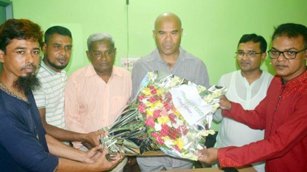 গৌরনদীতে সাংবাদিকদের সাথে প্রবাসী বিএনপি নেতার মতবিনিময়