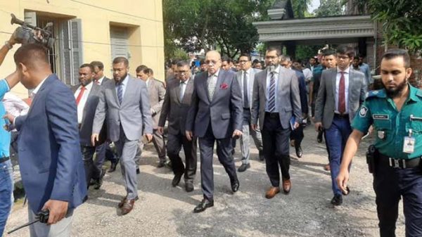 বরিশালের আদালত পরিদর্শন করেছেন প্রধান বিচারপতি সৈয়দ রেফাত আহমেদ