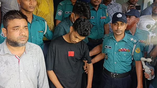 গান গেয়ে হত্যা : মারতে মারতে পথচারীদের সেলফি তুলে যেতে বলেছিলেন যুবকেরা