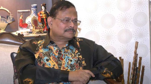 সাবেক সেনাপ্রধান আজিজ আহমেদের বিরুদ্ধে দুর্নীতির অনুসন্ধানের সিদ্ধান্ত