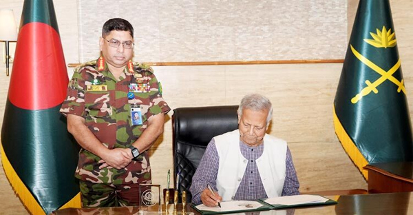 সেনাবাহিনীতে সৎ-নীতিবান অফিসাররাই পদোন্নতির দাবিদার : প্রধান উপদেষ্টা