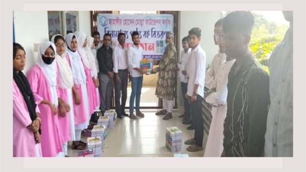 বাকেরগঞ্জে জাহাঙ্গীর হোসেন মোল্লা কলেজে বই ও বাইসাইকেল বিতরণ উৎসব অনুষ্ঠিত