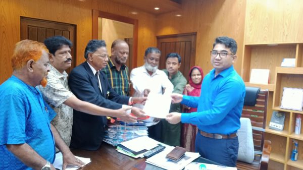 দ্রব্যমূল্যের উর্ধগতি রোধ, অপশাসন, সন্ত্রাস-নৈরাজ্য-লুটপাট, ঘুষ-দুর্নীতি প্রতিরোধে বরিশালে টিইউসি'র স্মারকলিপি