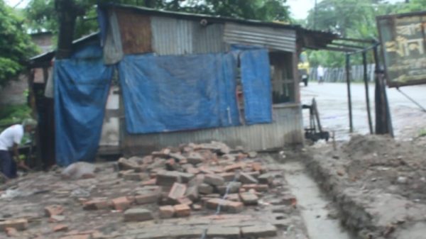 বরিশালে বিএনপি নেতা জিয়াউদ্দিন শিকদারের শশুর ফিরোজ আহম্মেদের দখল সন্ত্রাস