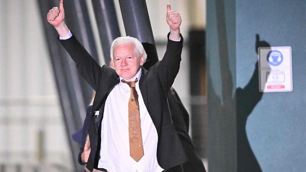 অবাস্তব ন্যায়বিচারের চেয়ে স্বাধীনতা বেছে নিয়েছি : জুলিয়ান অ্যাসাঞ্জ