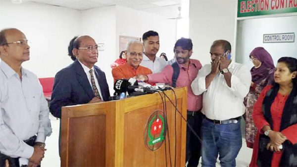 সংখ্যানুপাতিক নয়, বর্তমান সিস্টেমেই ভোট চান সাবেক সিইসি আবু হেনা