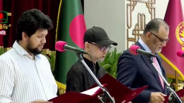 শপথ নিলেন নতুন ৩ উপদেষ্টা