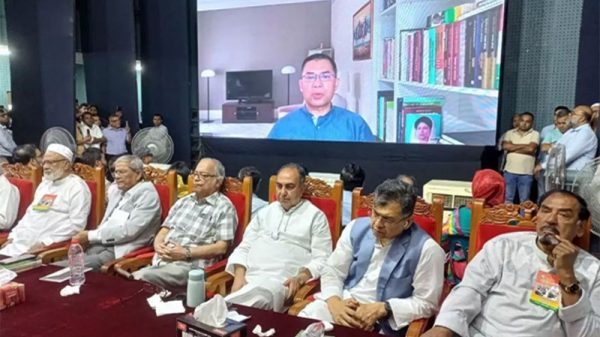 অতি আত্মবিশ্বাসী হয়ে জনগণ থেকে বিচ্ছিন্ন হবেন না : তারেক রহমান