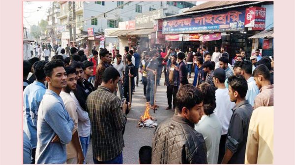 বরিশালে অটোরিকশার চাপায় শিশু নিহত, সড়ক অবরোধ