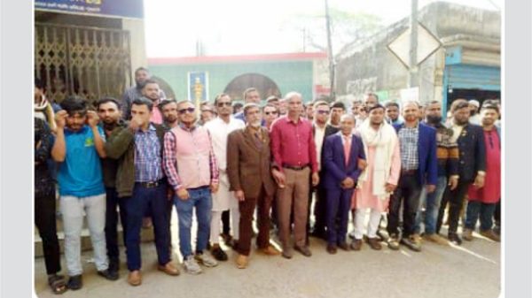 জিয়া মঞ্চের ৩১ দফা নিয়ে লিফলেট বিতরণ