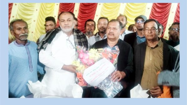 নিজ এলাকার নেতাকর্মীদের সাথে বিএনপি চেয়ারপার্সনের উপদেষ্টা জহির উদ্দিন স্বপনের শুভেচ্ছা বিনিময়