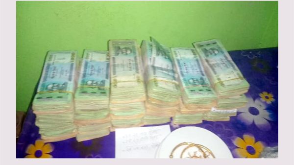 বাউফলে মাদককারবারীর বাসায় সেনাবাহিনীর অভিযান, নগদ ২৫ লাখ টাকা ও স্বর্ণালঙ্কার উদ্ধার