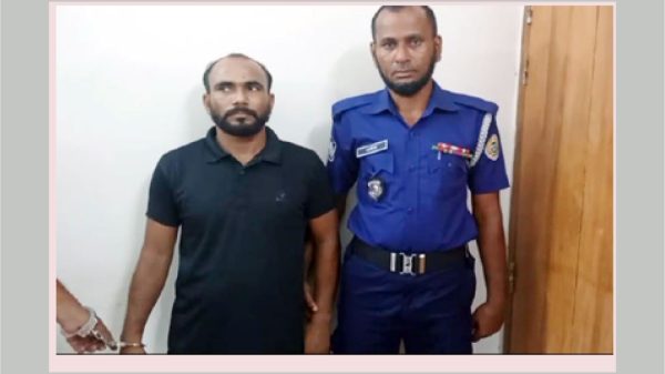 বাউফলে ৫'শ পিচ ইয়াবাসহ মাদক কারবারীকে গ্রেপ্তার