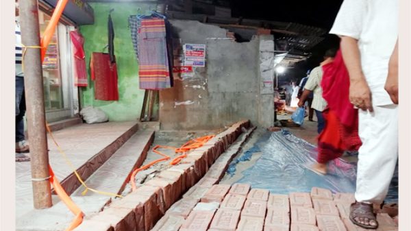 বরিশালের নথুল্লাবাদে ব্যক্তি মালিকানাধীন সম্পত্তি দখল করে বিসিসির সড়ক নির্মাণ !