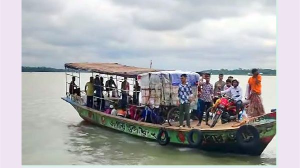 বানারীপাড়া শিয়ালকাঠী খেয়াঘাটে চলছে নীরব চাঁদাবাজি